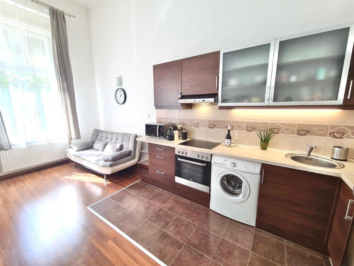 Ricky Apartment Budapest Esterno foto