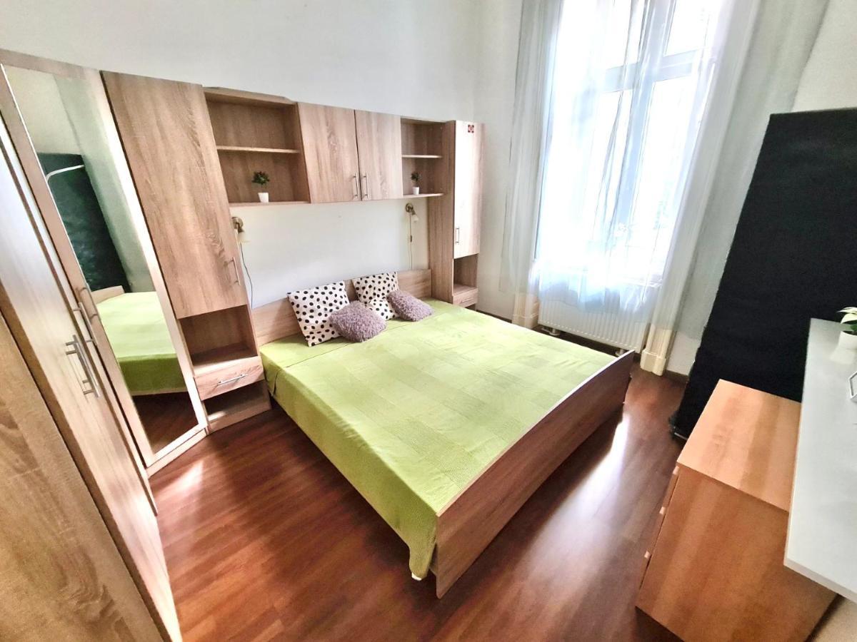Ricky Apartment Budapest Esterno foto