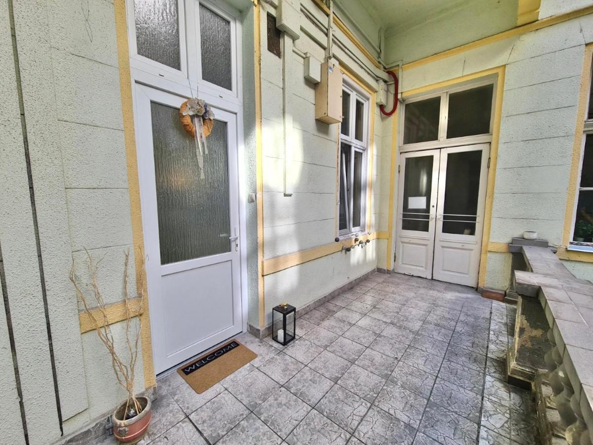 Ricky Apartment Budapest Esterno foto