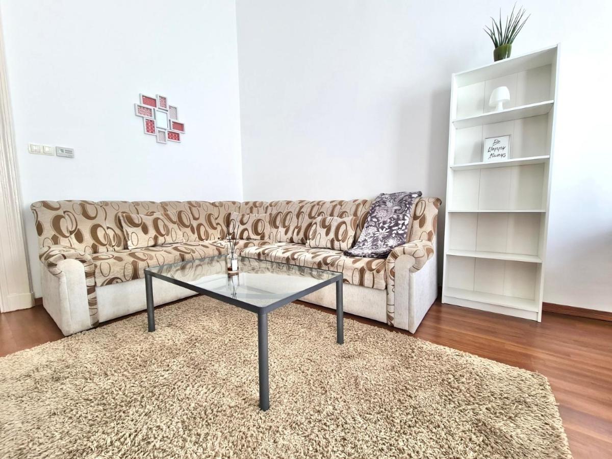 Ricky Apartment Budapest Esterno foto