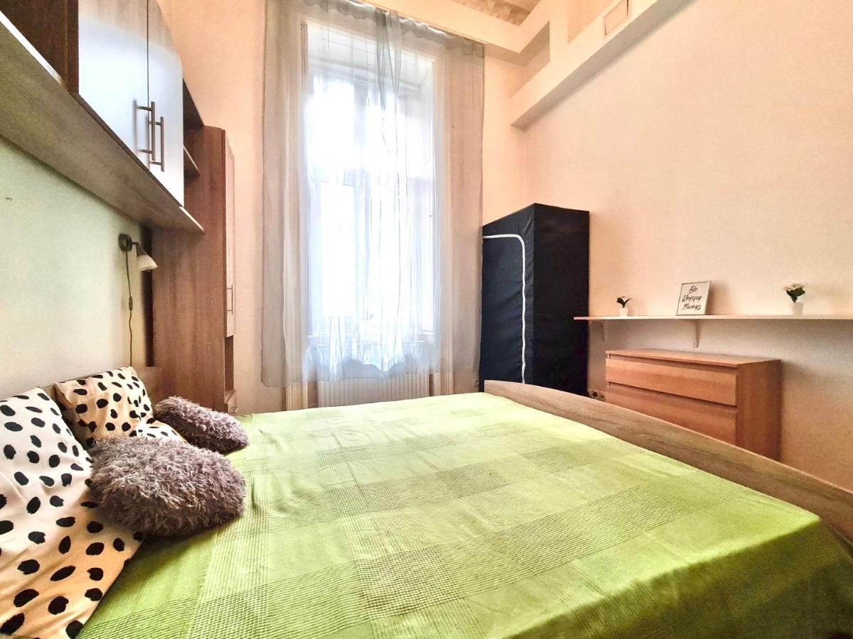 Ricky Apartment Budapest Esterno foto