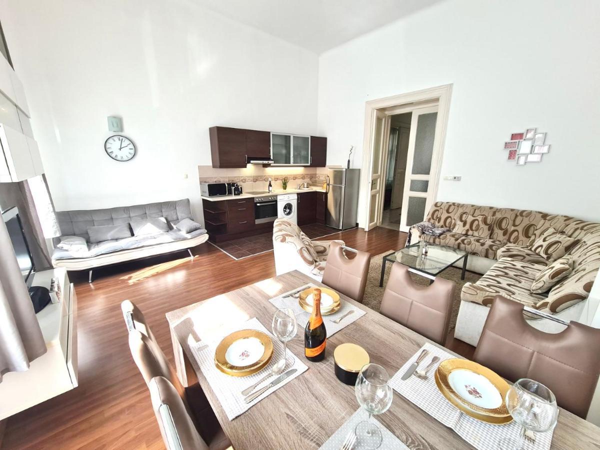 Ricky Apartment Budapest Esterno foto