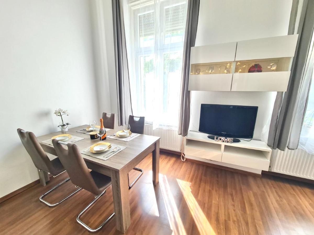 Ricky Apartment Budapest Esterno foto
